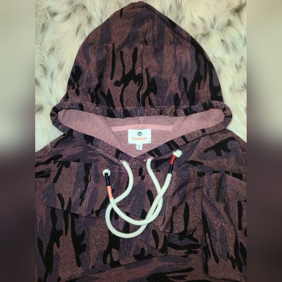 Sundry camo boyfriend hoodie and yoga pants set.  Top size 0 bottom size 1 - Picture 5 of 10
